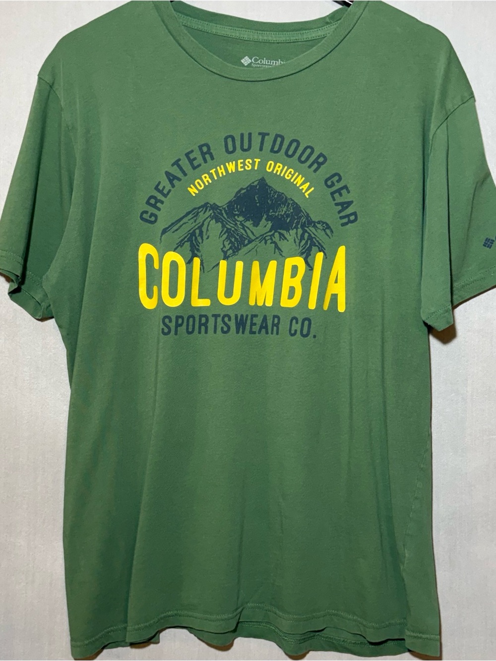 Columbia Sportswear Green Graphic Short-Sleeve Tee with Yellow Logo